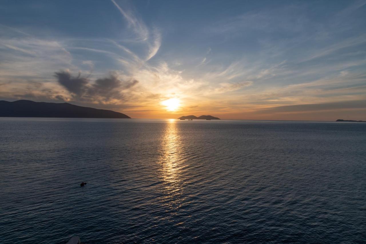 Hotel Miramare Vlore Bagian luar foto