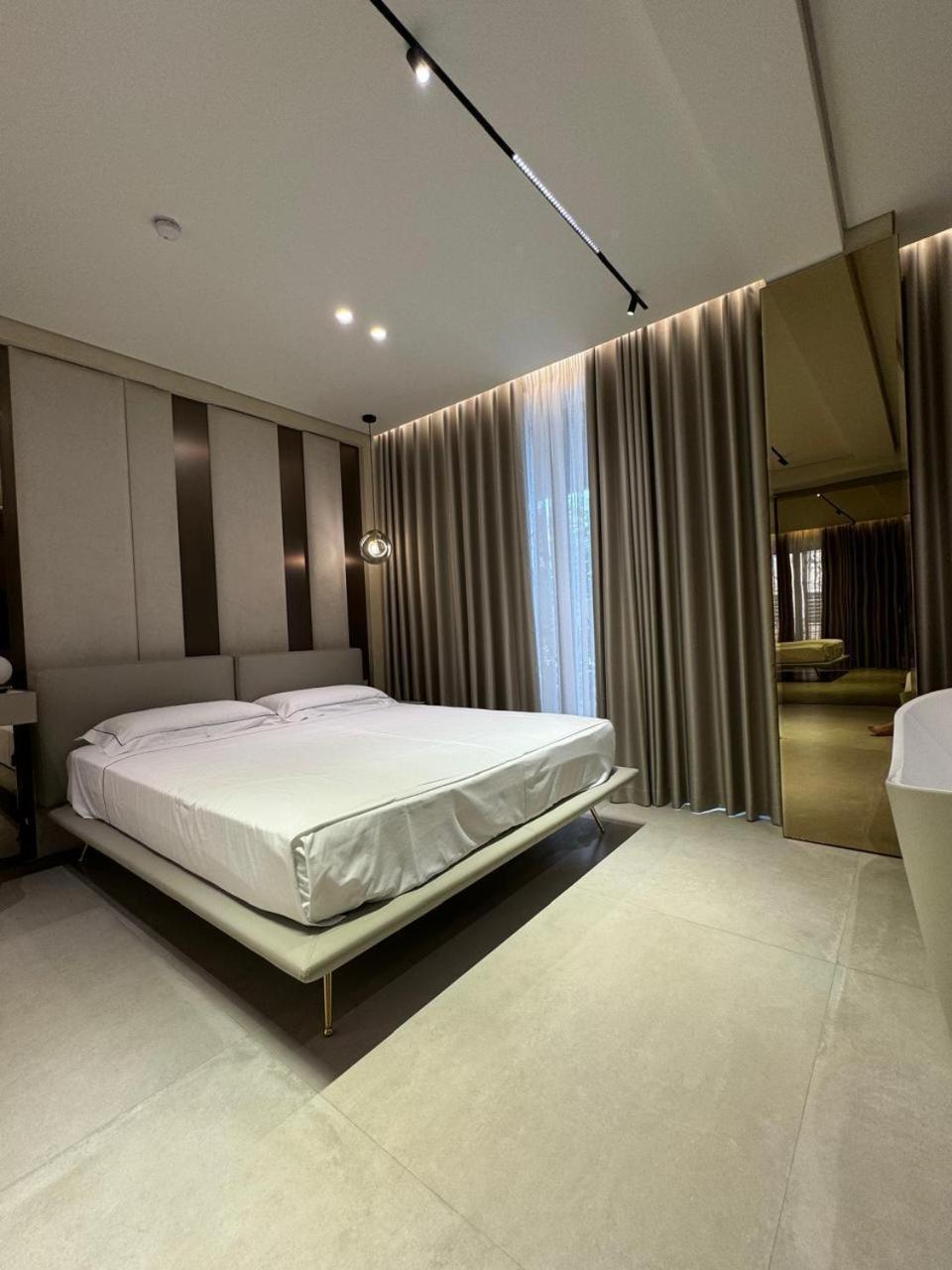Hotel Miramare Vlore Bagian luar foto